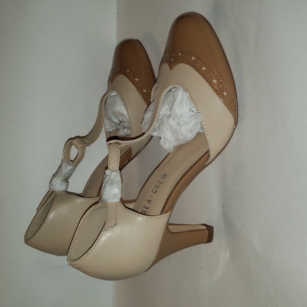 T-strap pump, size 7, never worn. Perfect for a Gatsby 20s style!